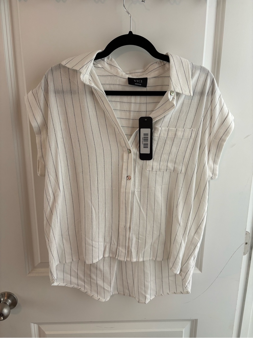 VICI White Button-Front Short Sleeve Pinstripe Blouse
